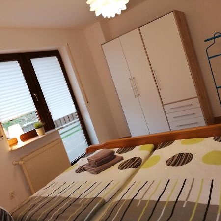 Ebenerdige Ferienwohnung Mit Grosser Terrasse In Der Naehe Des Waldes, Zum Wohlfuehlen Schoneck Kültér fotó