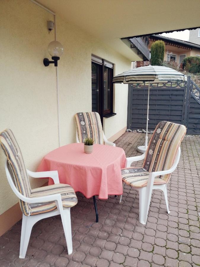 Ebenerdige Ferienwohnung Mit Grosser Terrasse In Der Naehe Des Waldes, Zum Wohlfuehlen Schoneck Kültér fotó