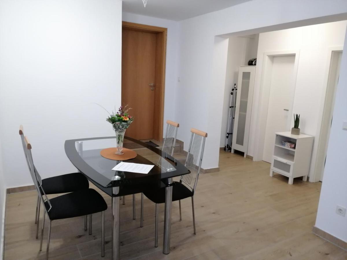 Ebenerdige Ferienwohnung Mit Grosser Terrasse In Der Naehe Des Waldes, Zum Wohlfuehlen Schoneck Kültér fotó