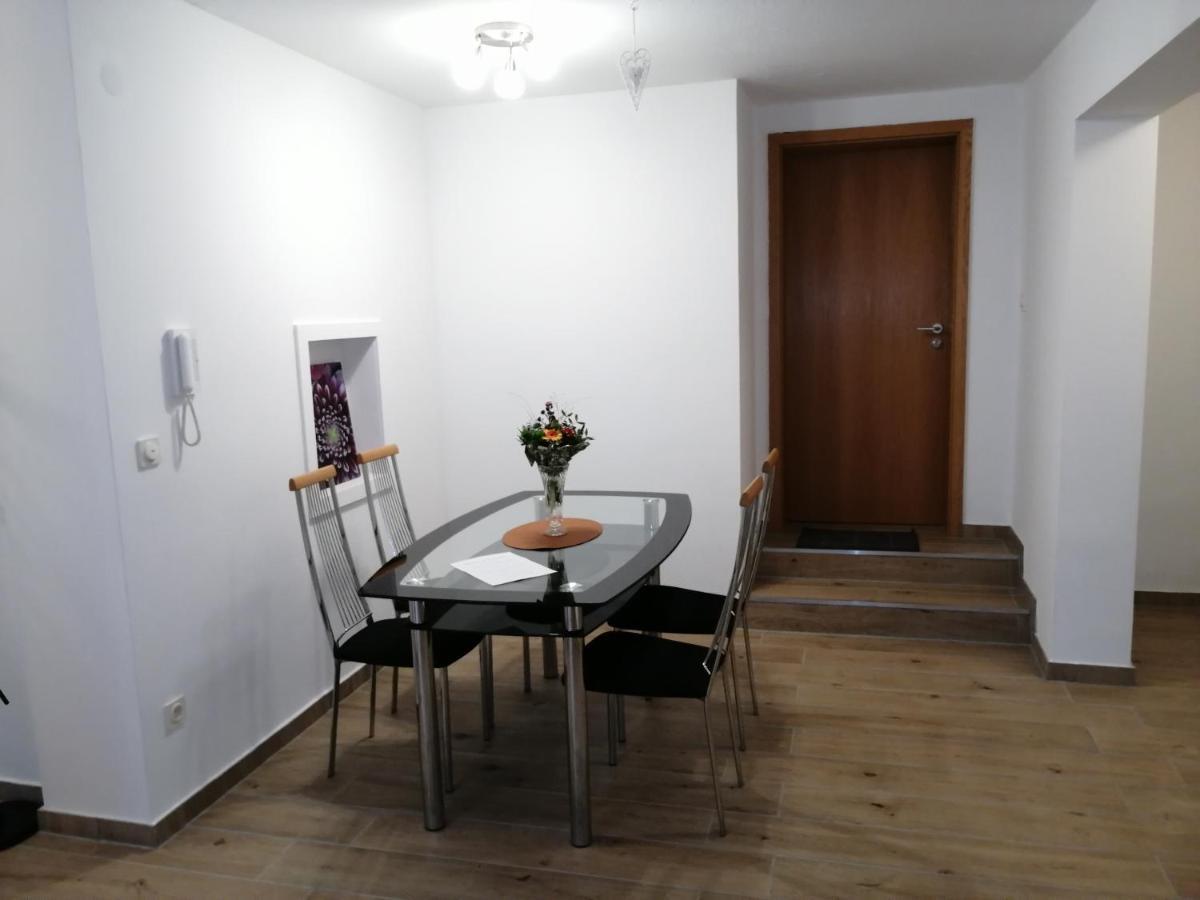 Ebenerdige Ferienwohnung Mit Grosser Terrasse In Der Naehe Des Waldes, Zum Wohlfuehlen Schoneck Kültér fotó
